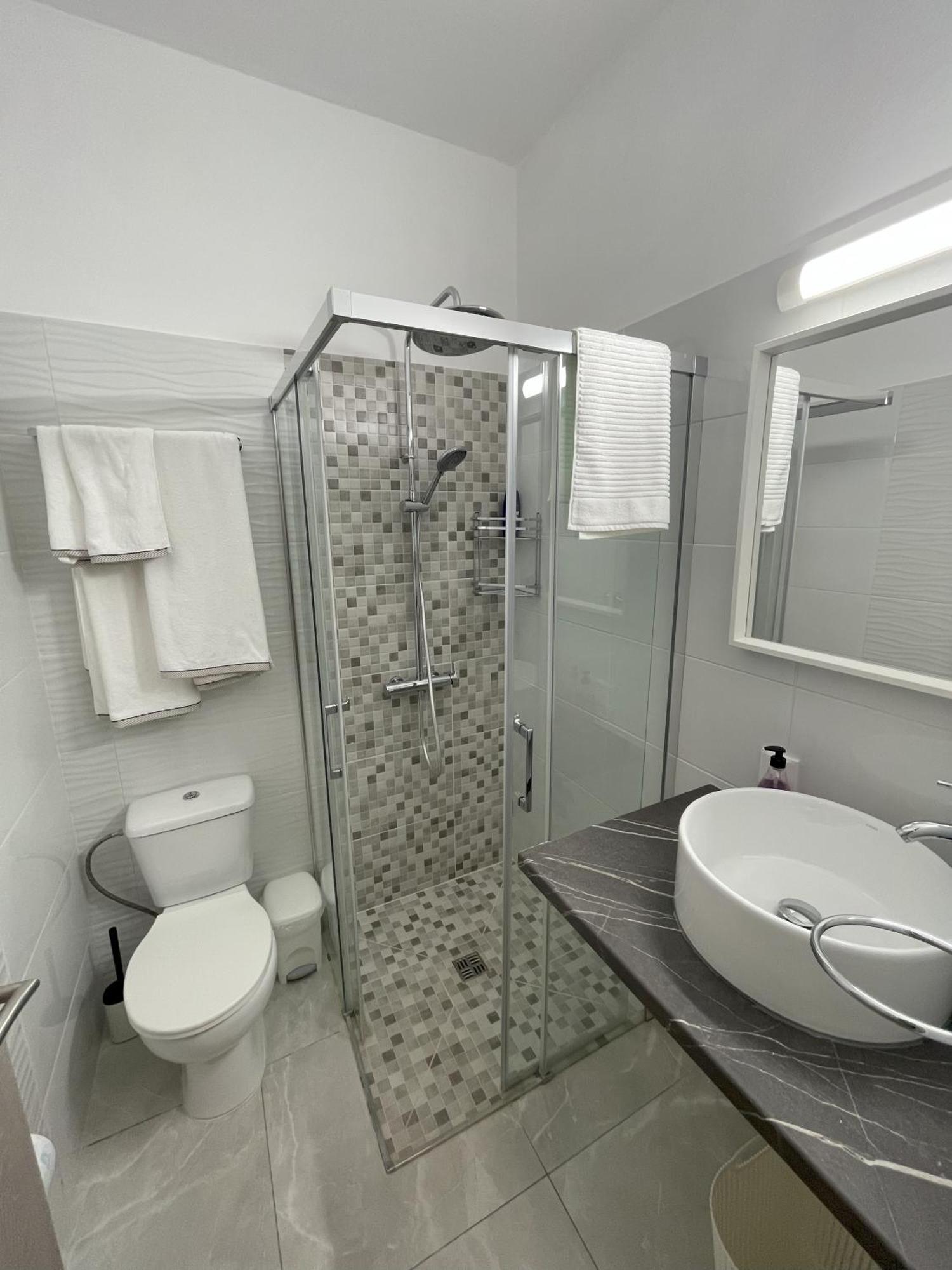 Arf Apartments - With Jacuzzi At The Complex Emba Bagian luar foto